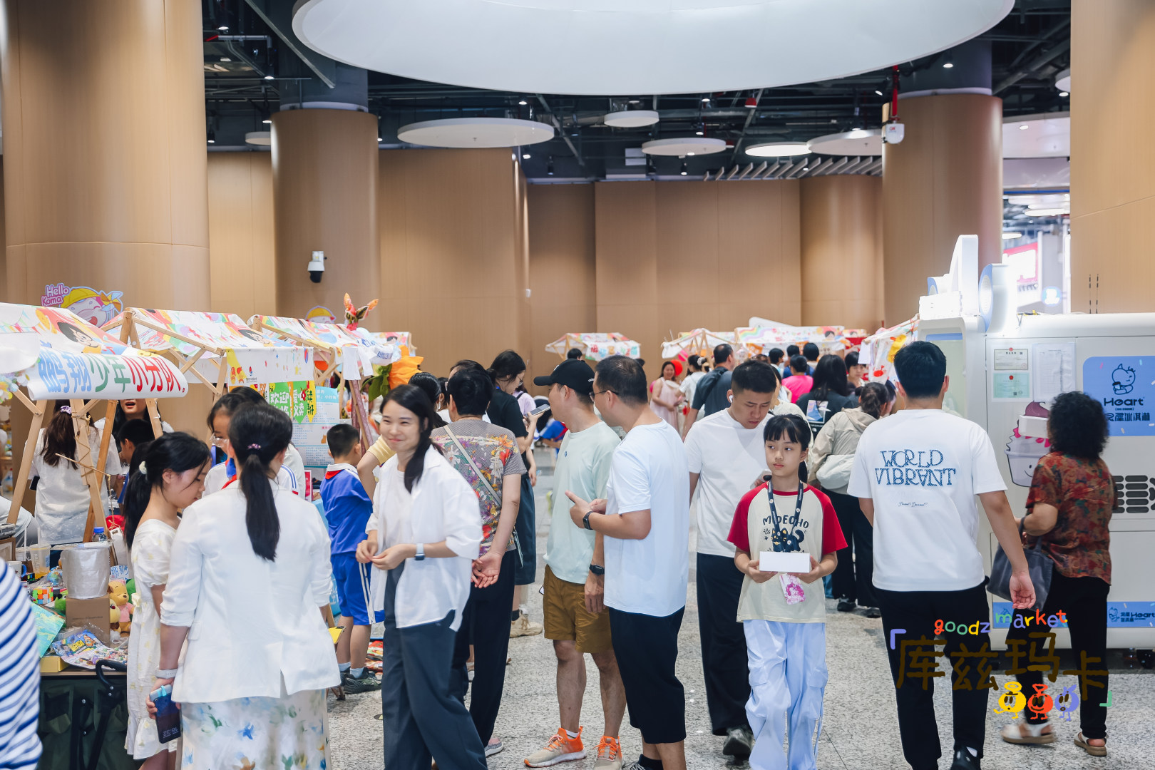 爱心童市亲子客流与现场参与